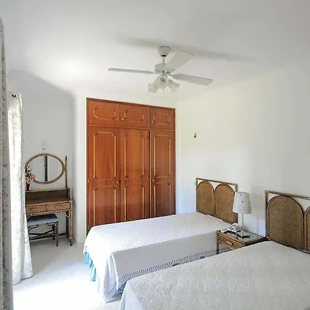 Villa Sleeps 8 With Pool Air Con And Wifi Vilamoura